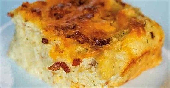 cracked-out cheesy grits casserole