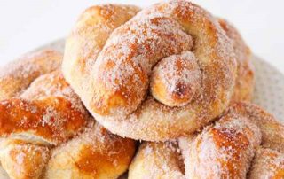 cinnamon sugar soft pretzels