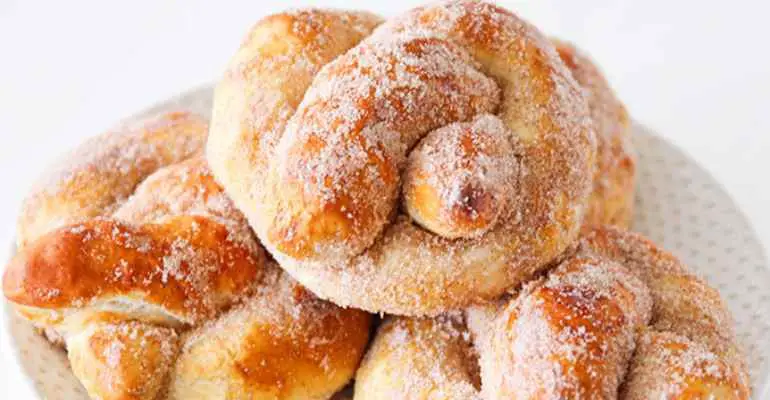 cinnamon sugar soft pretzels