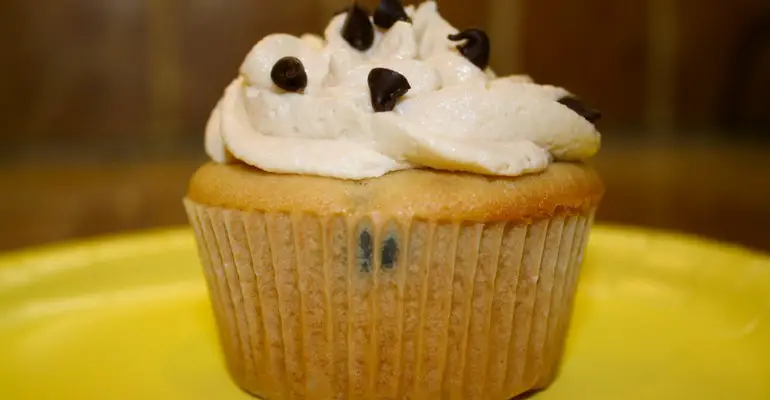 cookie dough stuffed cupcakes