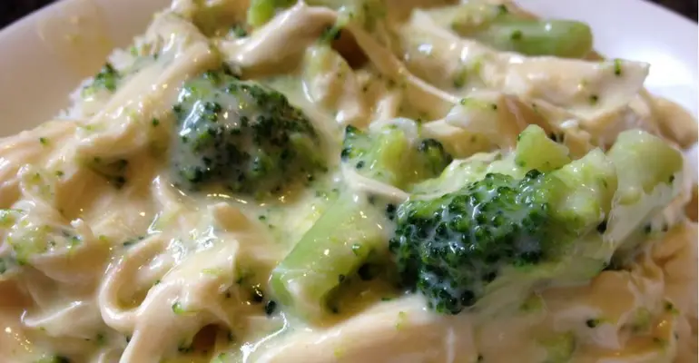 creamy crockpot broccoli and chicken