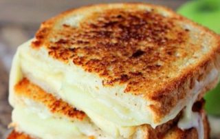 apple gouda grilled cheese