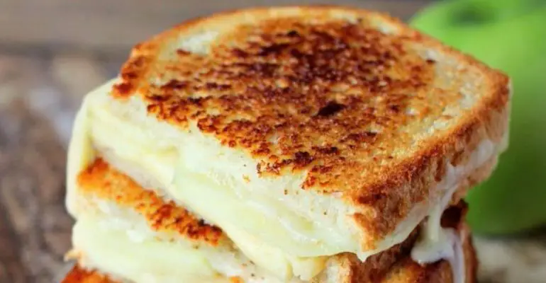 apple gouda grilled cheese