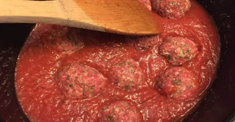 crock pot meatballs red sauce