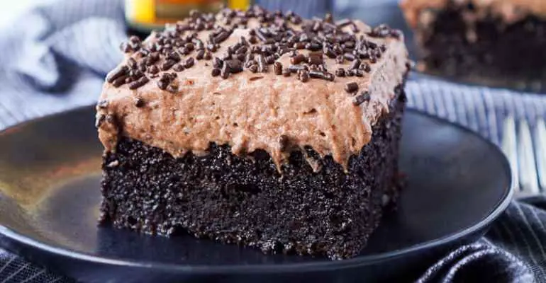 kahlua chocolate poke cake