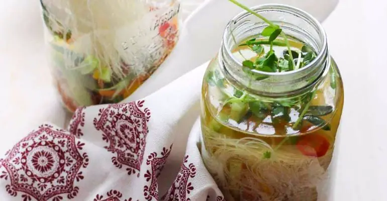 mason jar instant noodles