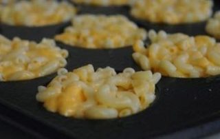 baked mac and cheese cups