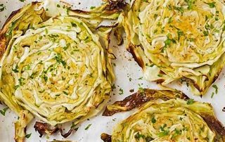 garlic roasted cabbage slices