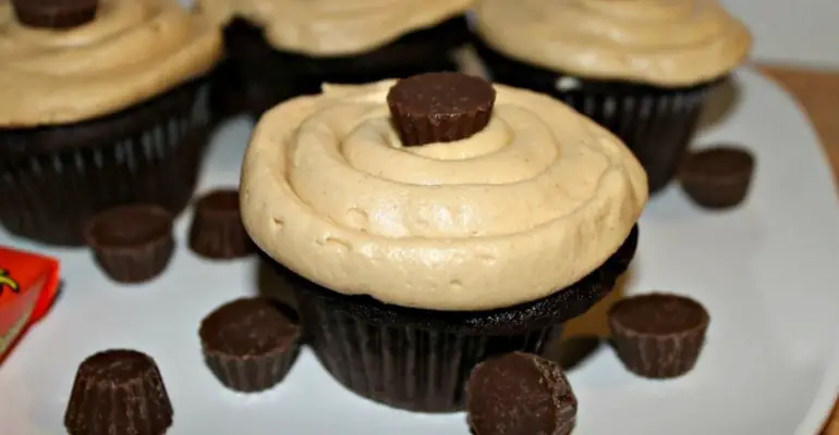 peanut butter cup stuffed cupcakes