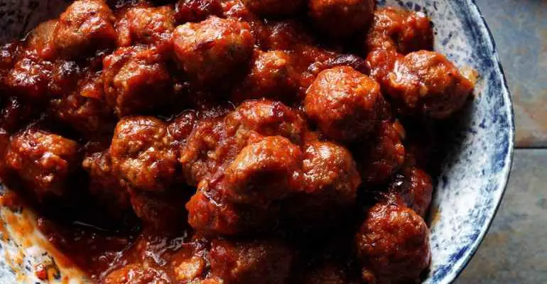 sweet spicy cranberry cocktail meatballs