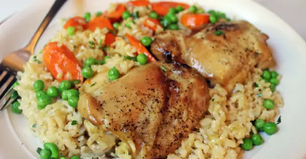 One Pan Chicken And Rice Casserole Is Delicious, Hearty And Healthy!